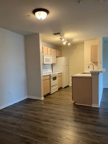 5447 Vineland Road Orlando FL 32811