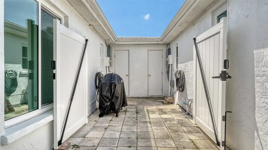 711 Spanish Drive S Longboat Key FL 34228