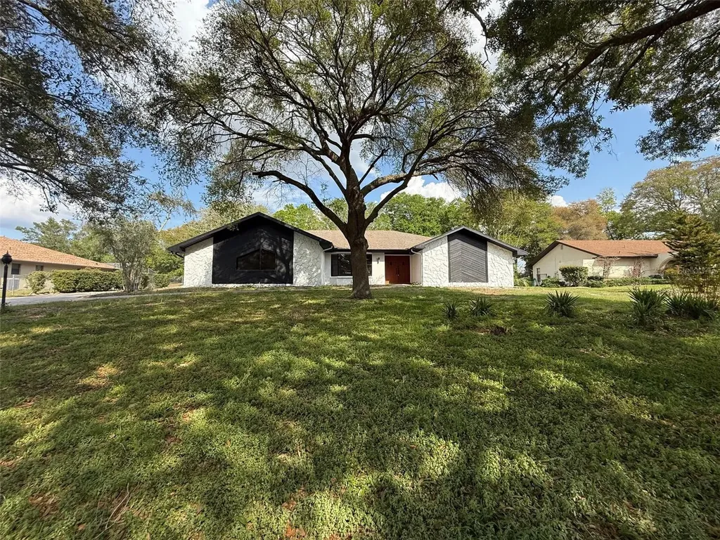 5312 Suwannee Road Weeki Wachee FL 34607