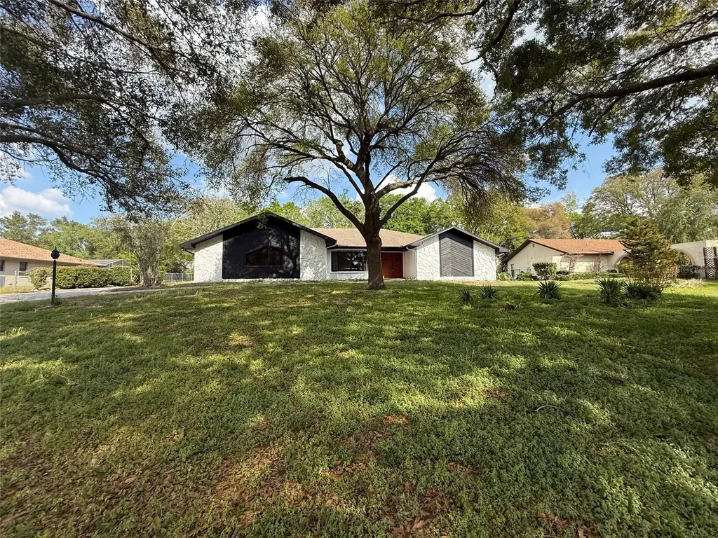 5312 Suwannee Road Weeki Wachee FL 34607