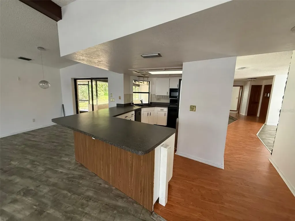5312 Suwannee Road Weeki Wachee FL 34607