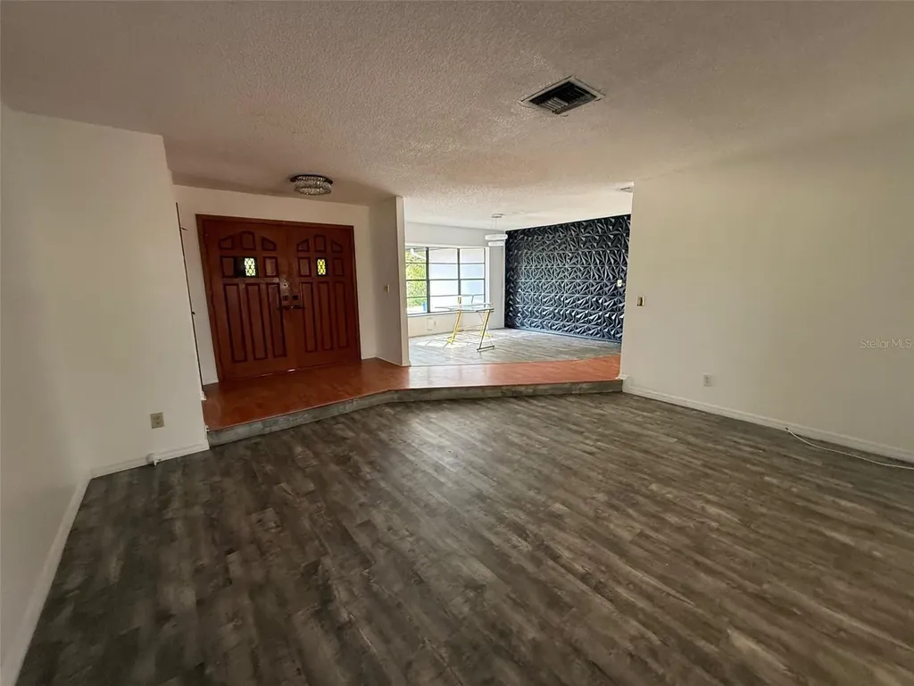 5312 Suwannee Road Weeki Wachee FL 34607