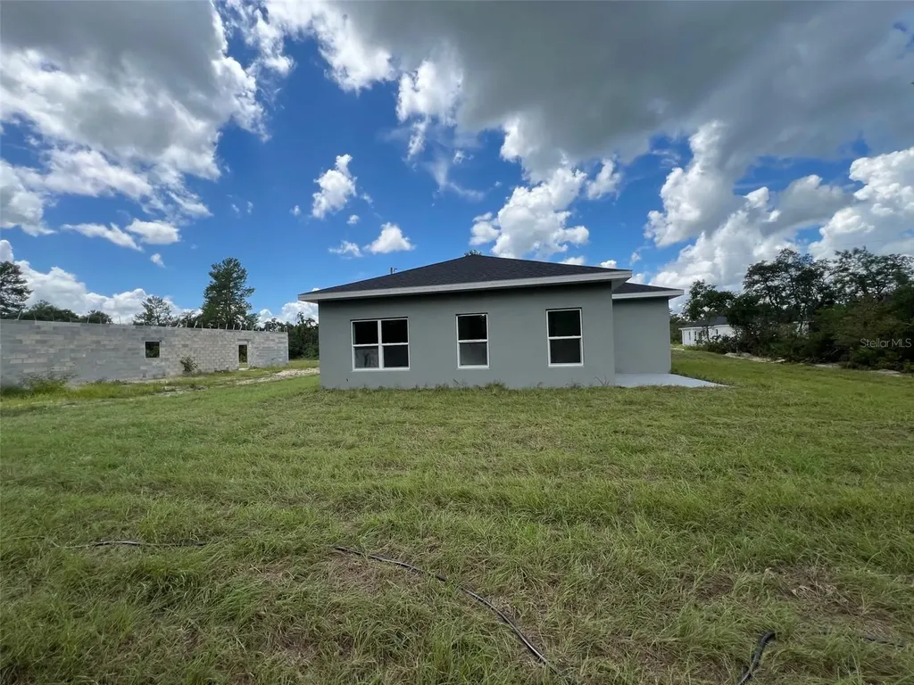 3 Fisher Place Drive Ocklawaha FL 32179