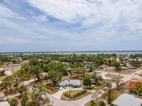 139 Hosmer Avenue Englewood FL 34223