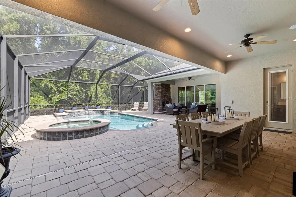 20214 Oak Thorn Way Tampa FL 33647