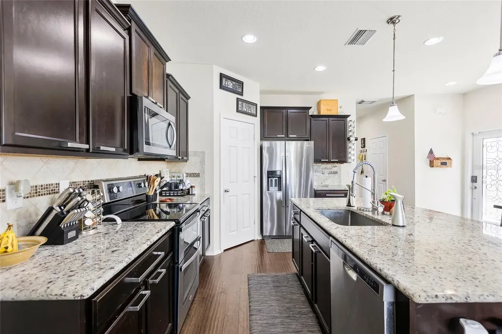 8738 Turnstone Haven Place Tampa FL 33619