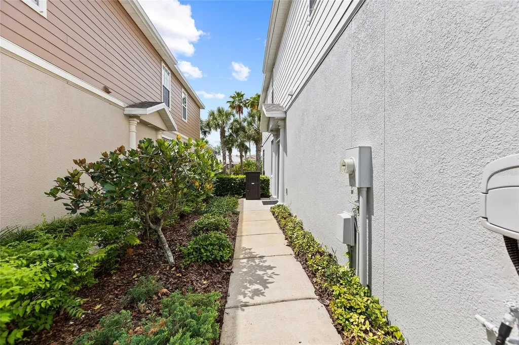 8738 Turnstone Haven Place Tampa FL 33619