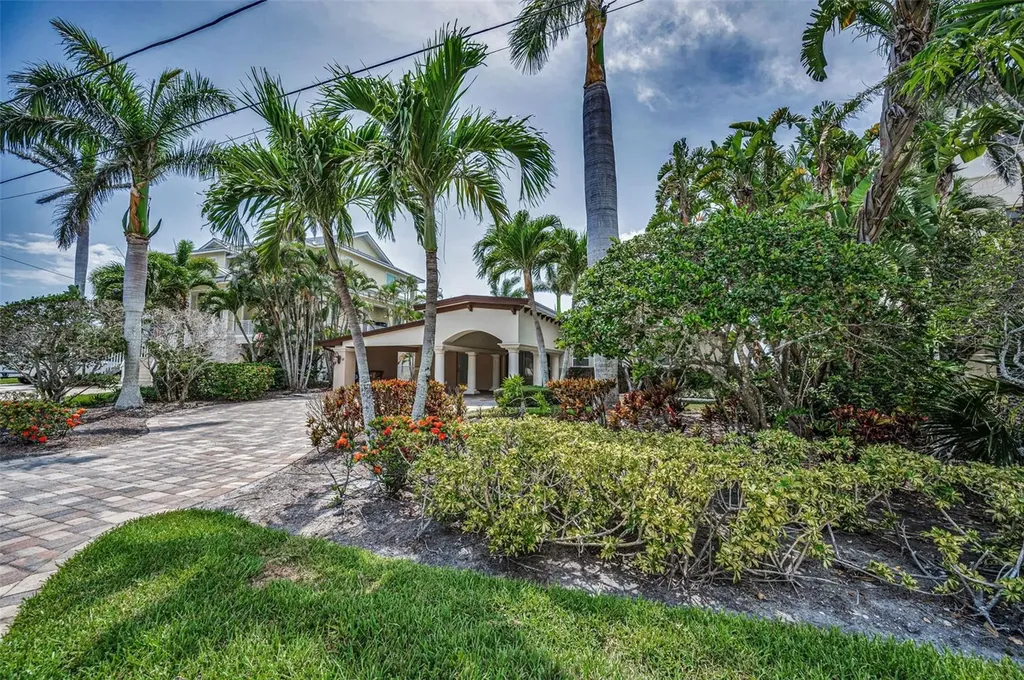 52 N Pine Circle Belleair FL 33756