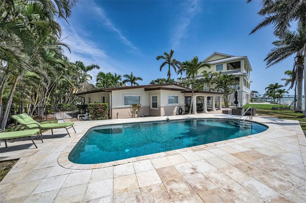 52 N Pine Circle Belleair FL 33756