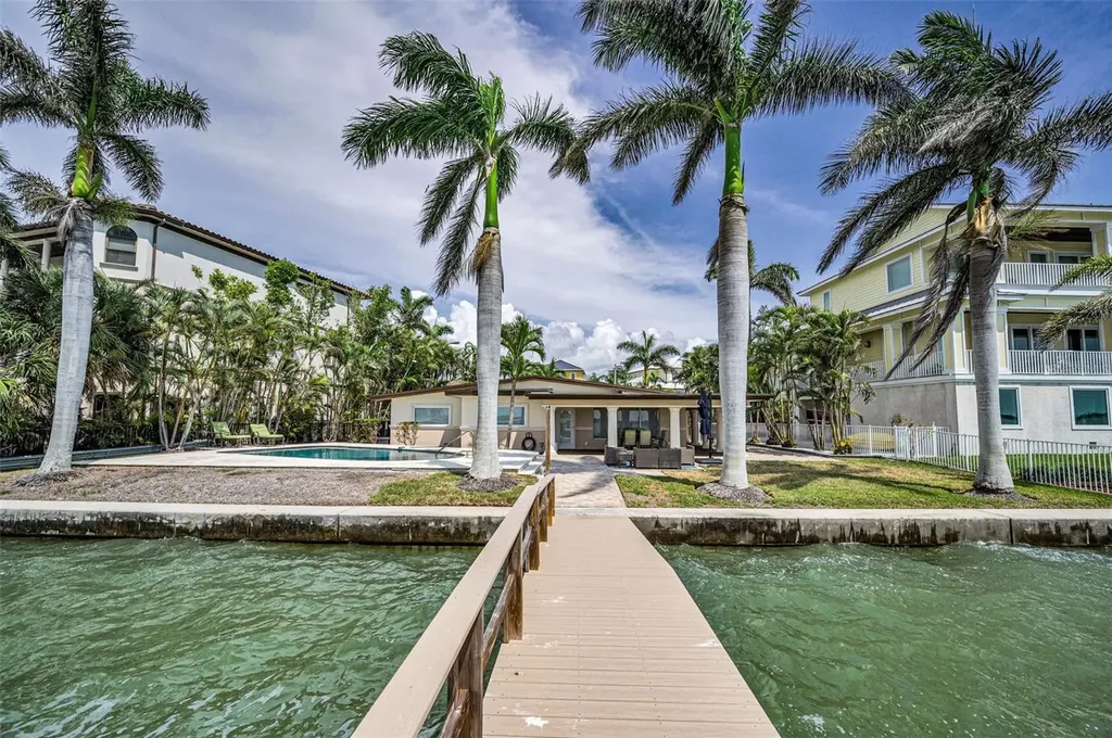 52 N Pine Circle Belleair FL 33756