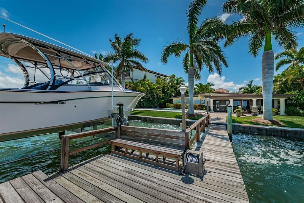 52 N Pine Circle Belleair FL 33756