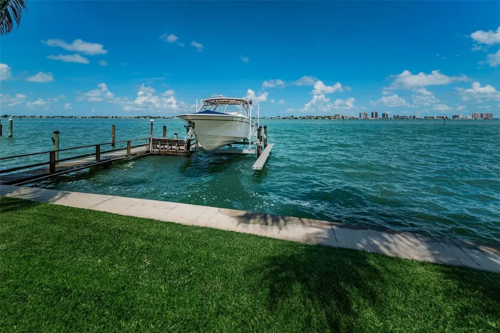 52 N Pine Circle Belleair FL 33756