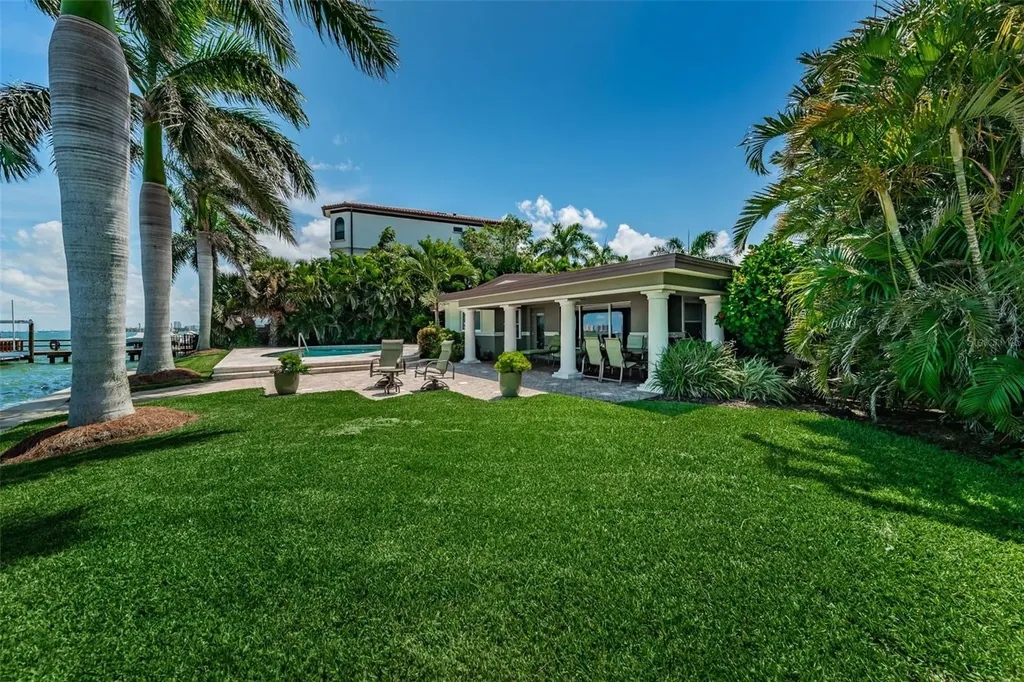 52 N Pine Circle Belleair FL 33756