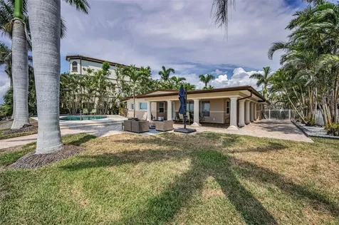 52 N Pine Circle Belleair FL 33756