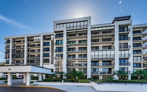 6 Belleview Boulevard Belleair FL 33756