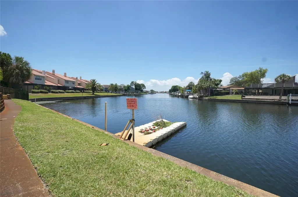 6325 Newtown Circle Tampa FL 33615