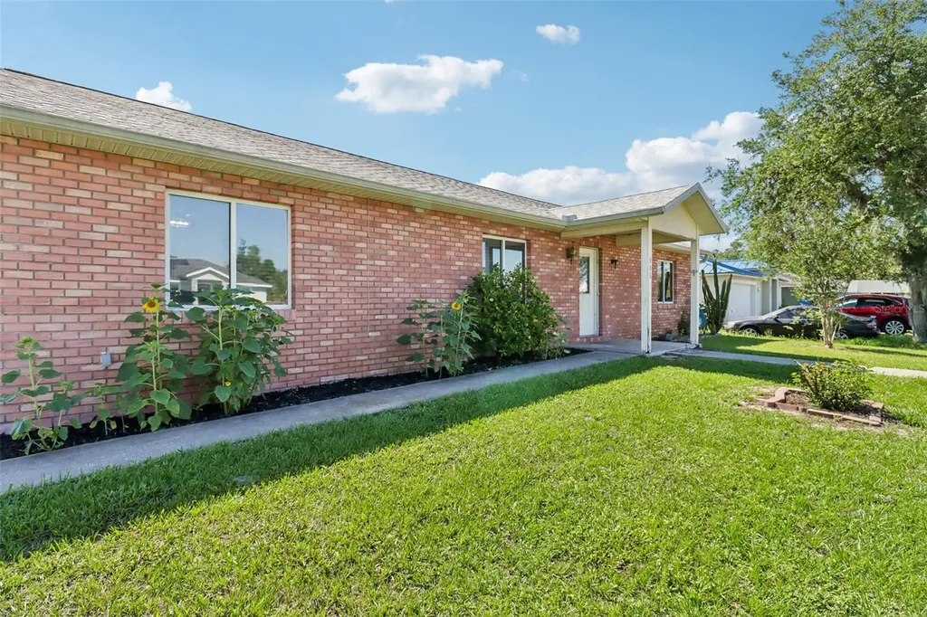 985 10th Avenue Deland FL 32724