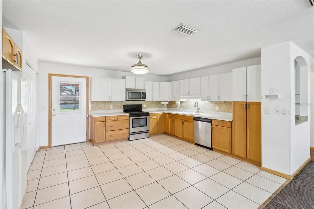 985 10th Avenue Deland FL 32724
