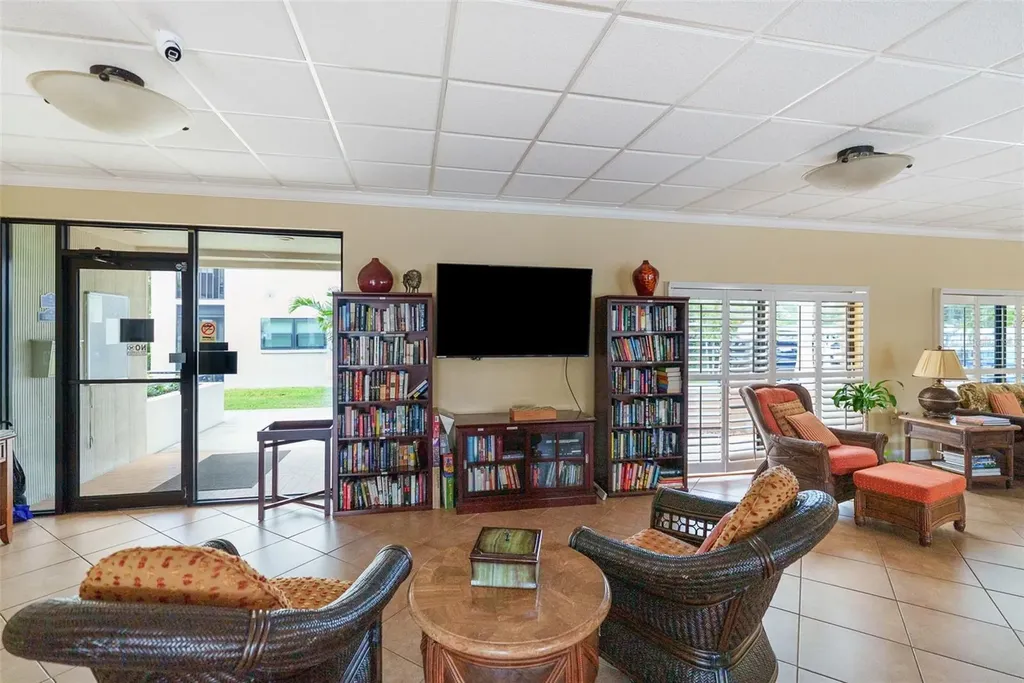 1316 Pasadena Avenue S South Pasadena FL 33707