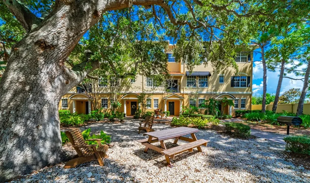 528 Jasmine Way Clearwater FL 33756