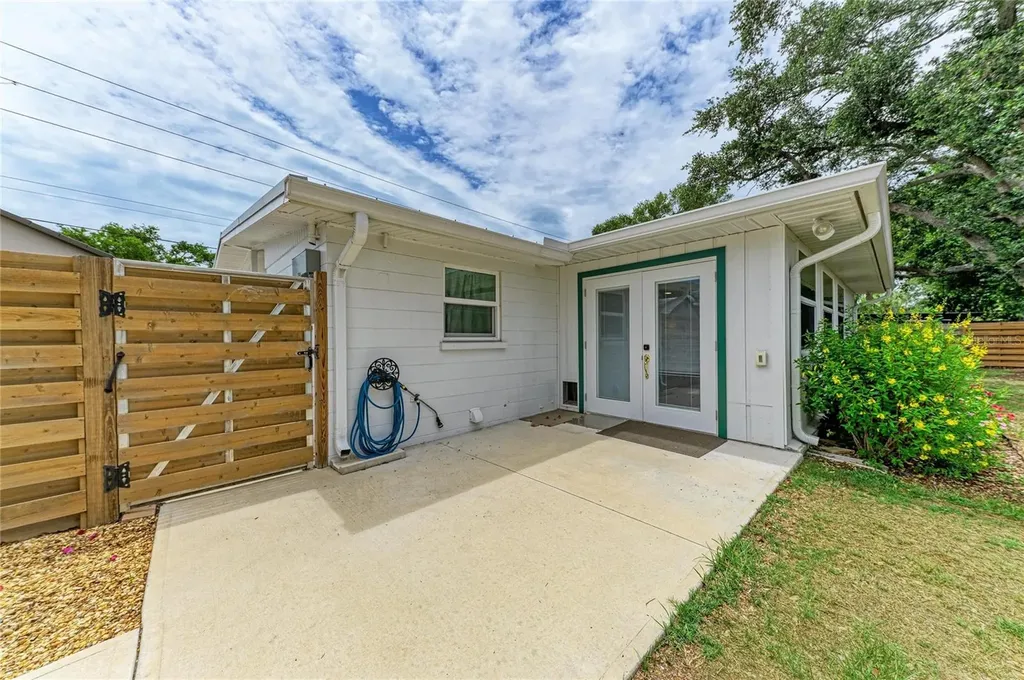 2317 S Tuttle Avenue Sarasota FL 34239