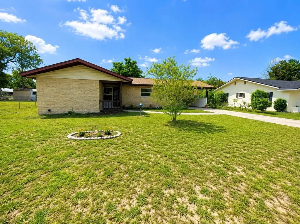 21171 SW Honeysuckle Street Dunnellon FL 34431