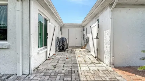 703 Spanish Drive S Longboat Key FL 34228