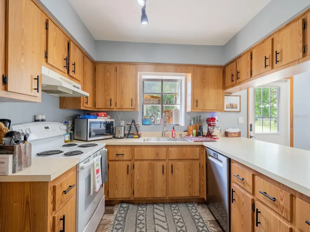 4381 NE 105th Place Anthony FL 32617
