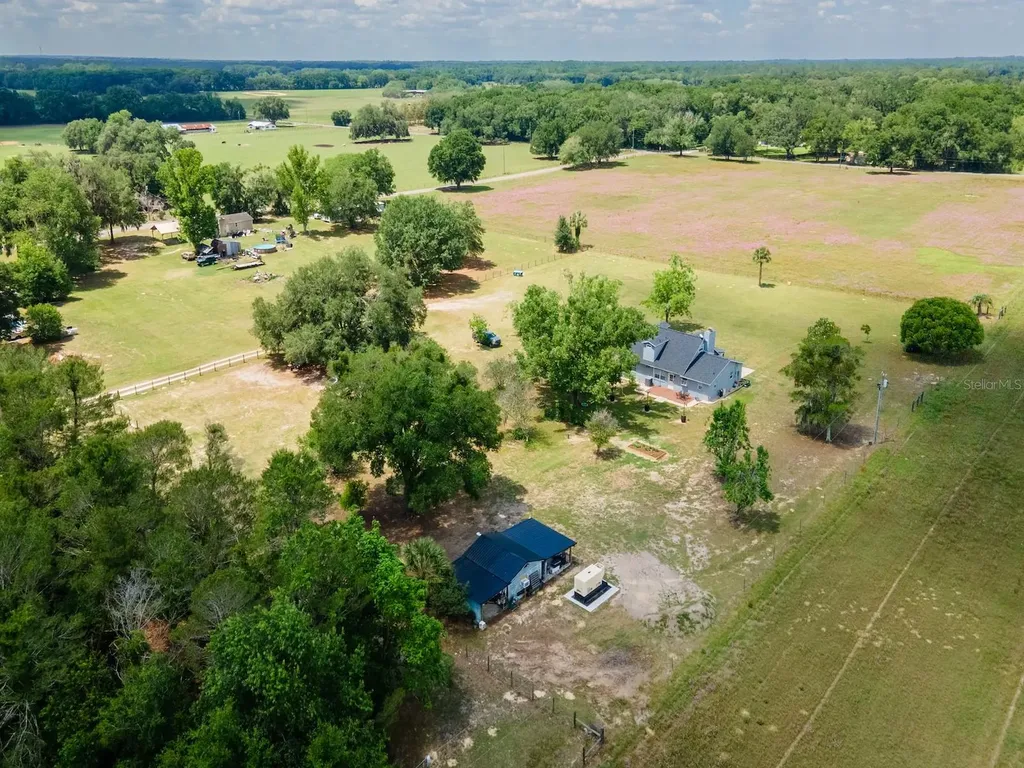 4381 NE 105th Place Anthony FL 32617