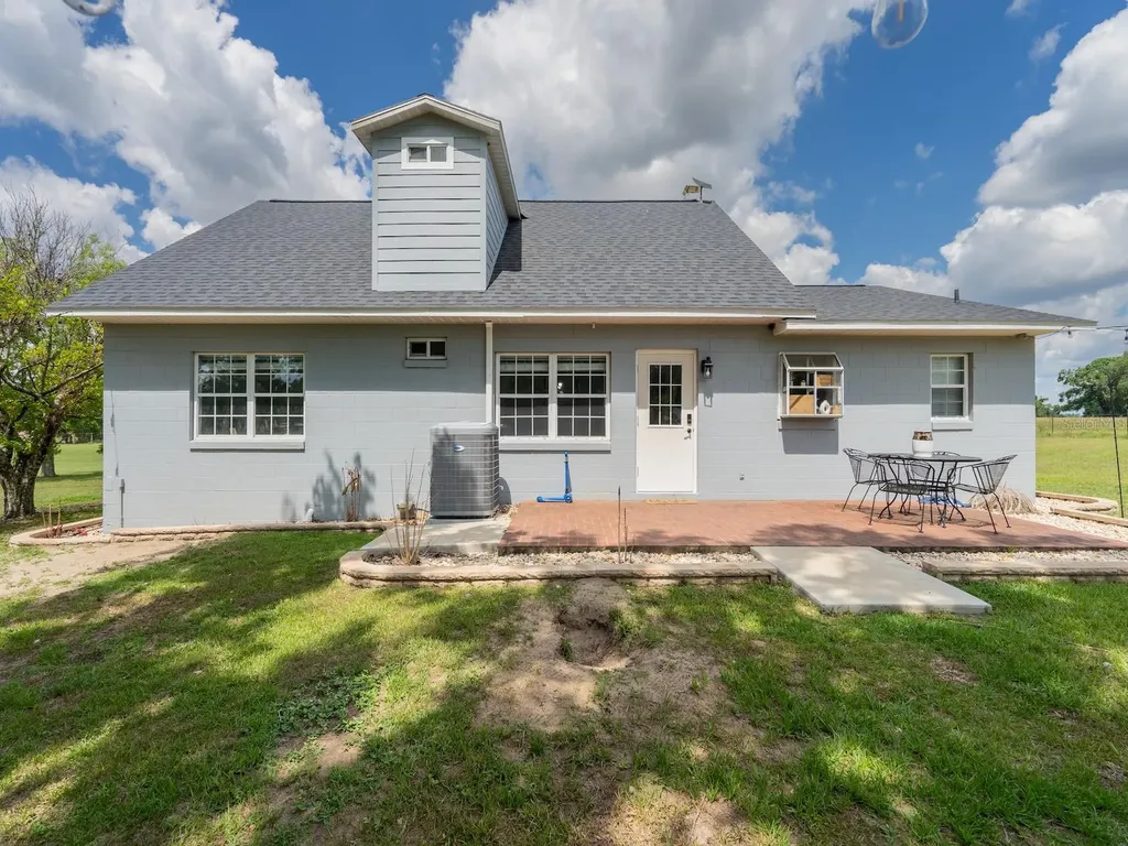 4381 NE 105th Place Anthony FL 32617