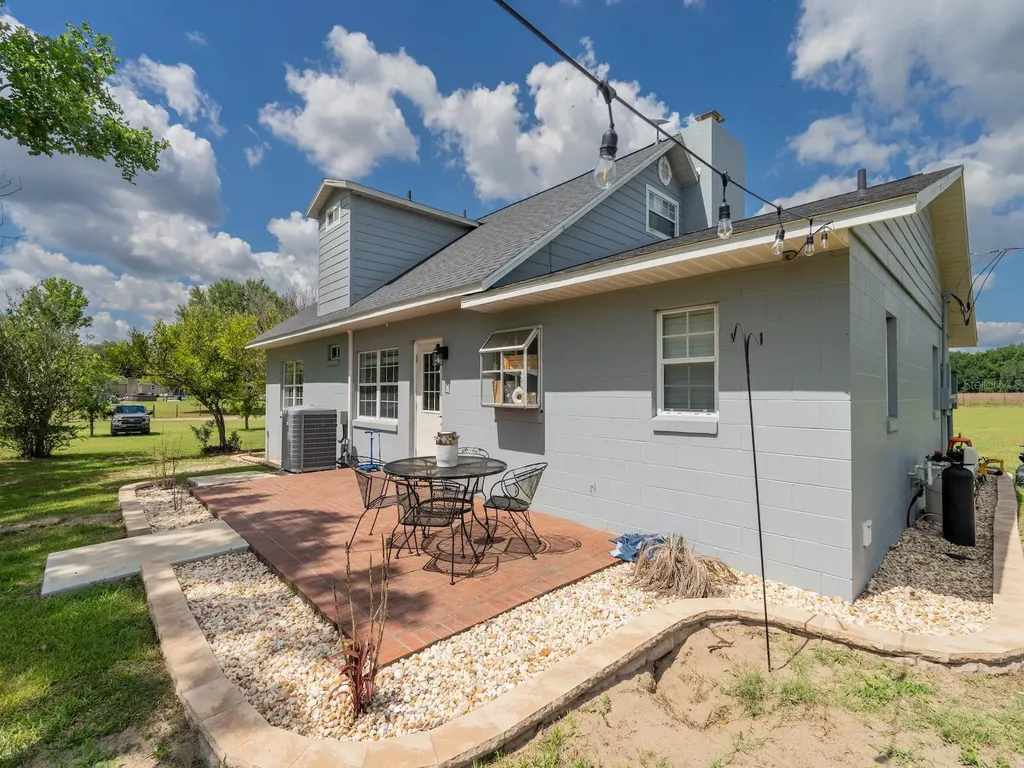 4381 NE 105th Place Anthony FL 32617