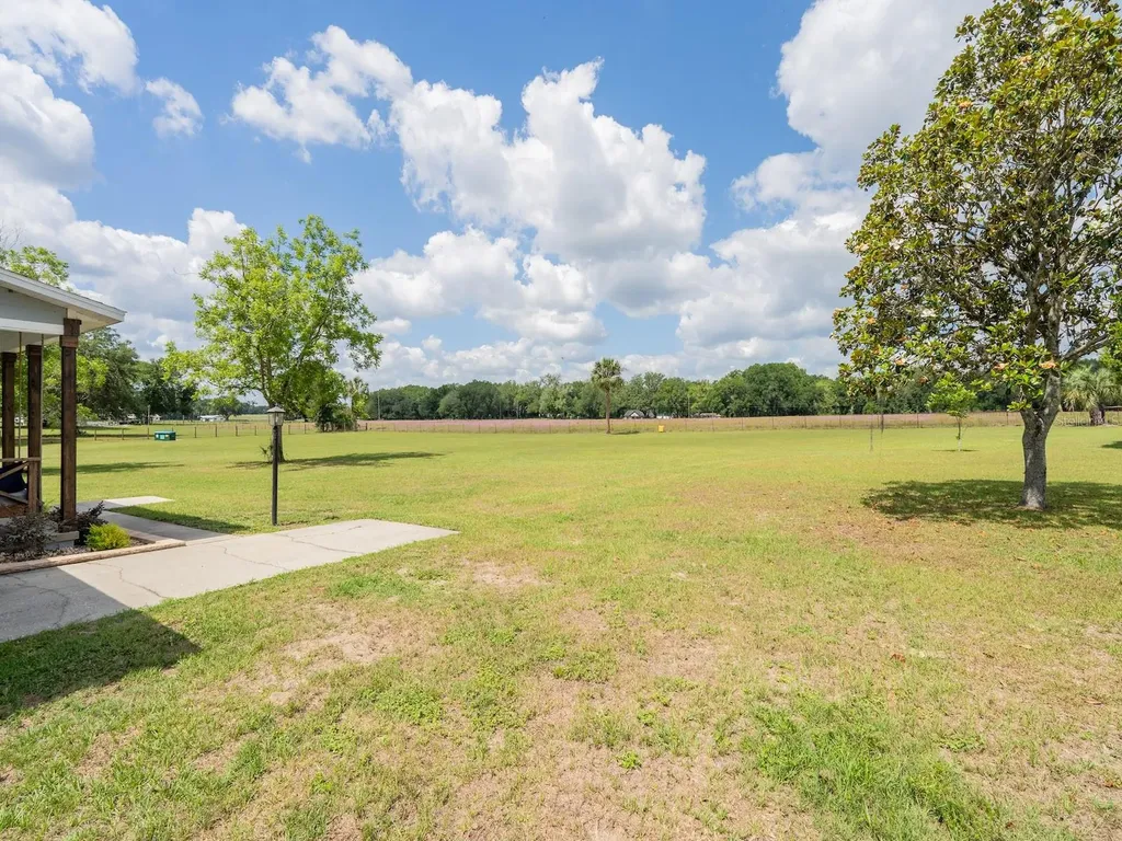 4381 NE 105th Place Anthony FL 32617
