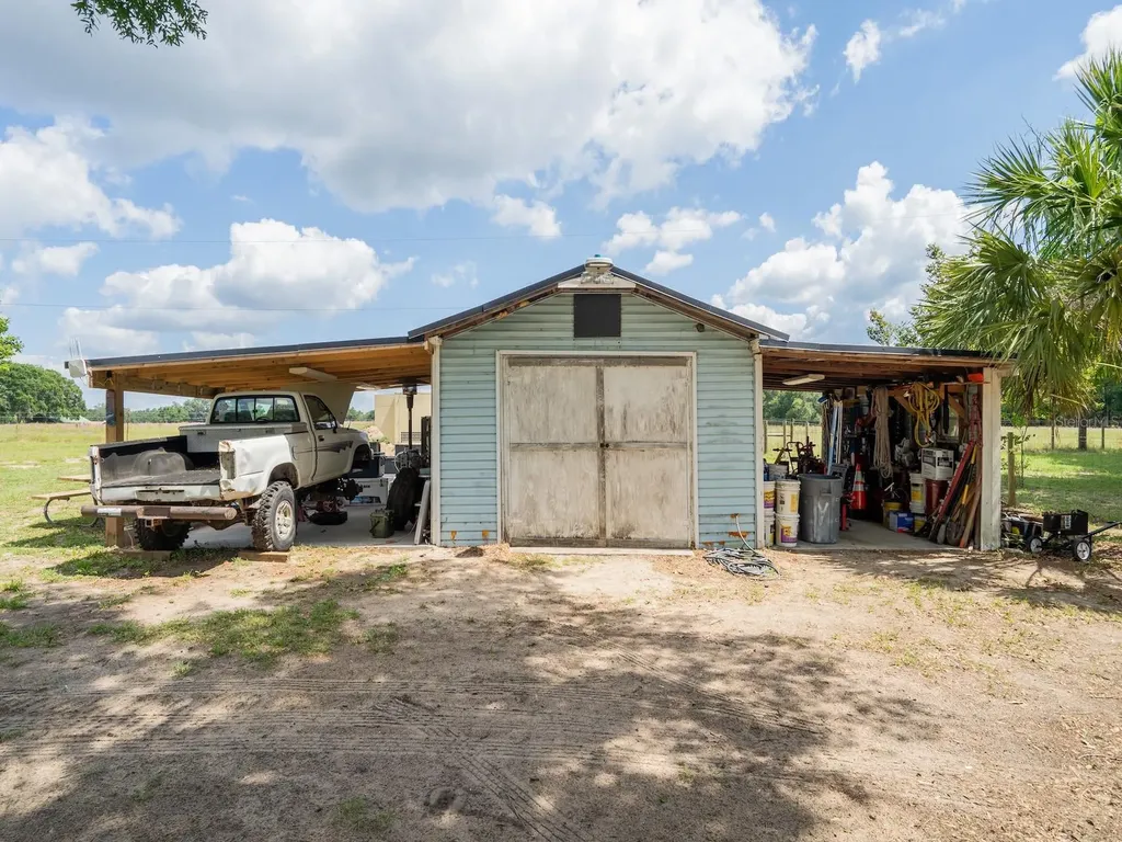 4381 NE 105th Place Anthony FL 32617