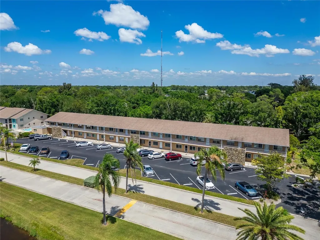 8039 Garden Drive Seminole FL 33777