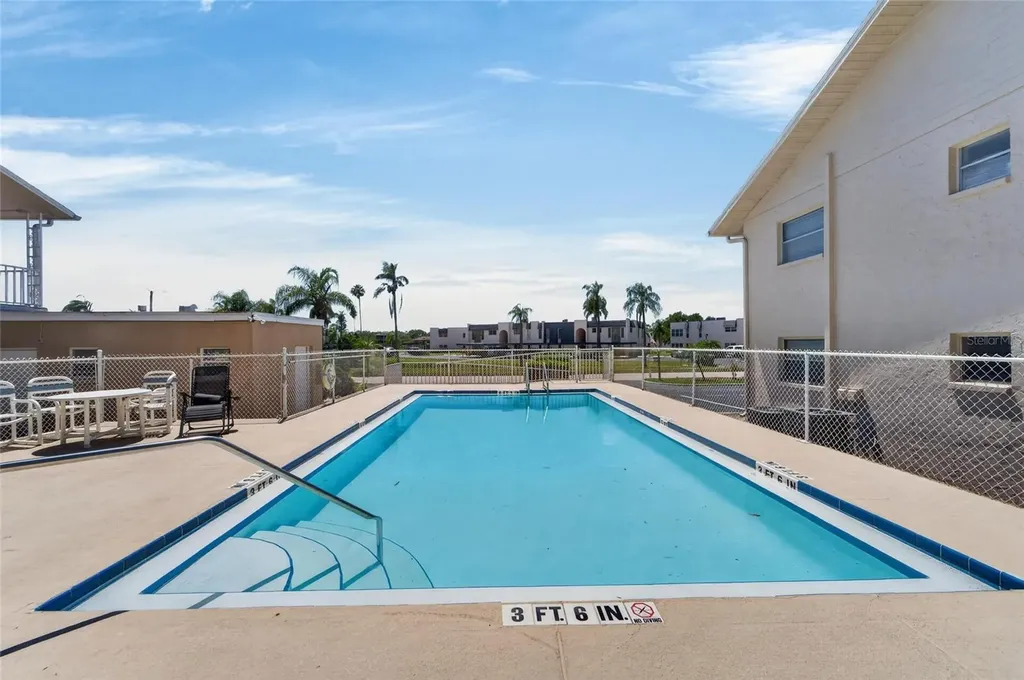 8039 Garden Drive Seminole FL 33777