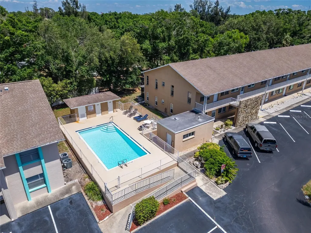8039 Garden Drive Seminole FL 33777