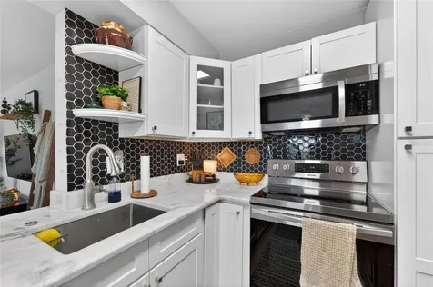 8039 Garden Drive Seminole FL 33777