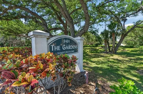 8039 Garden Drive Seminole FL 33777