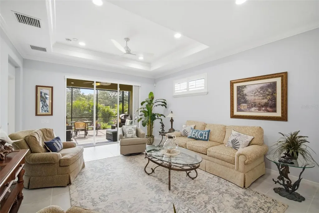 8111 Pine Crest Street Seminole FL 33777