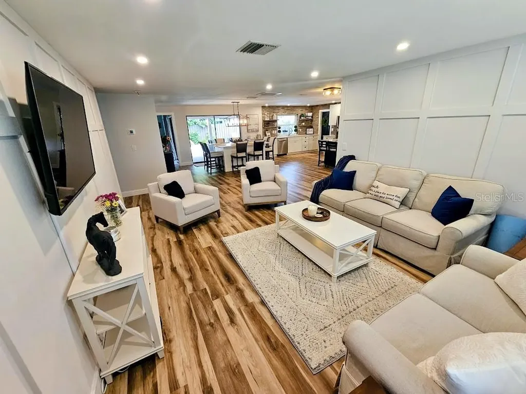 2186 Oak Grove Drive Clearwater FL 33764