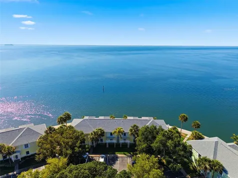 5280 Coquina Key Drive SE St Petersburg FL 33705