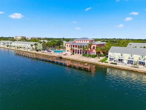5280 Coquina Key Drive SE St Petersburg FL 33705