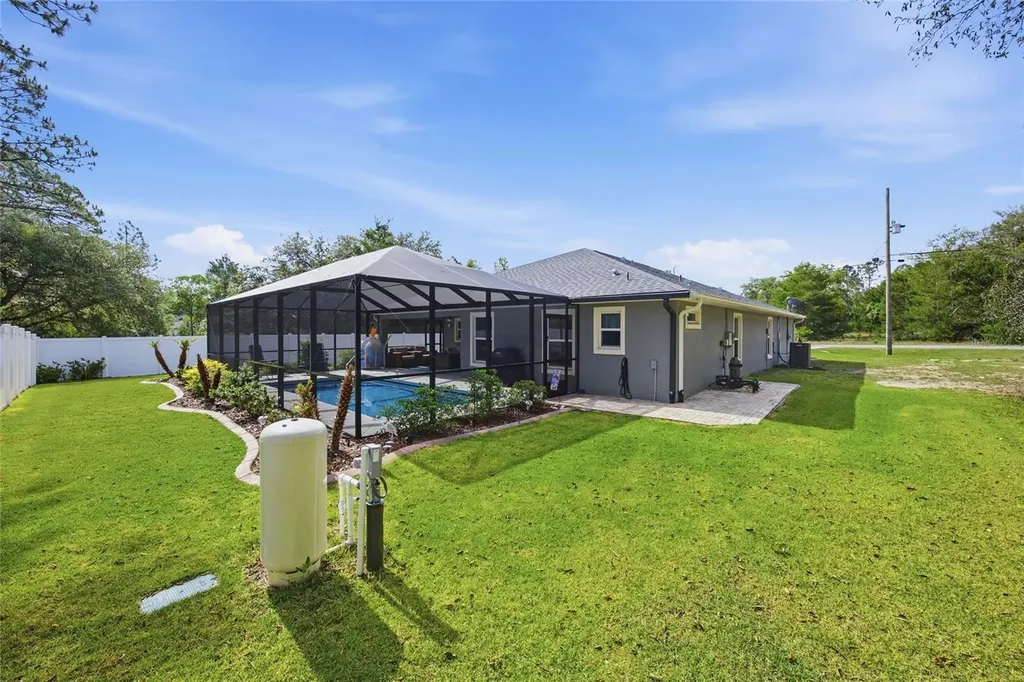 141 Fisher Way Ocklawaha FL 32179