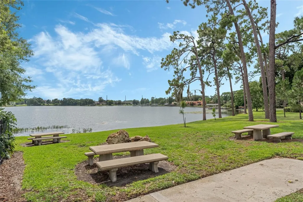 2928 Lake Pineloch Boulevard Orlando FL 32806