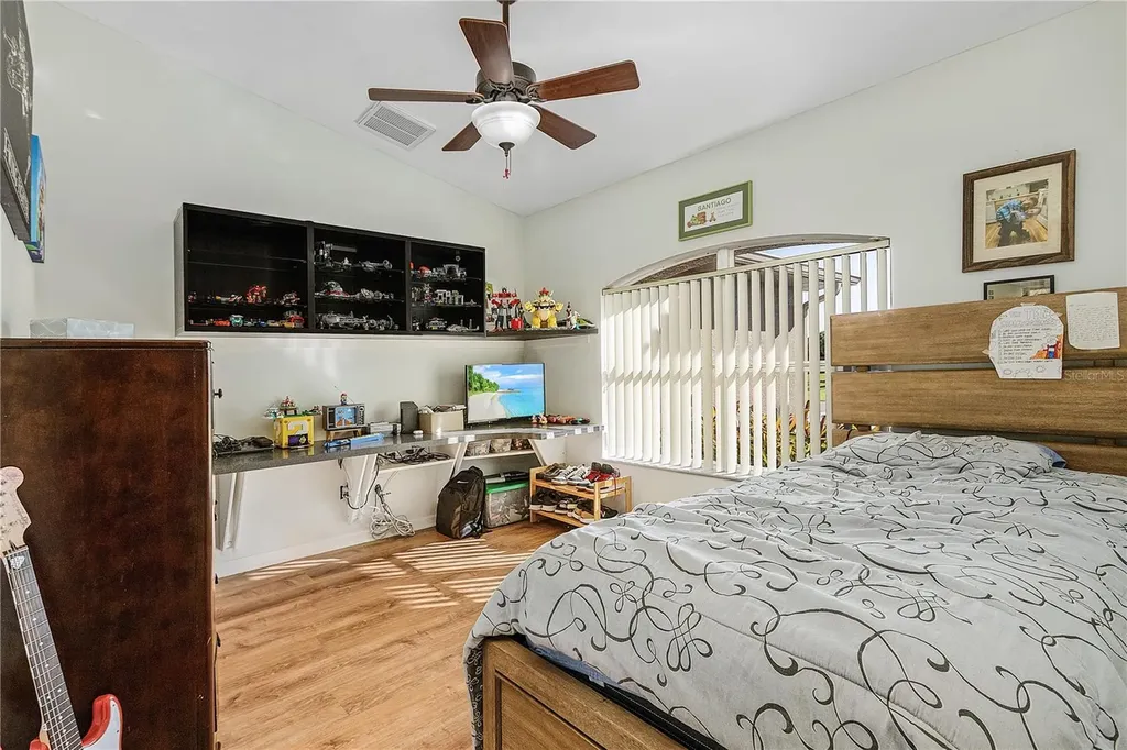 810 SW 10th Place Cape Coral FL 33991