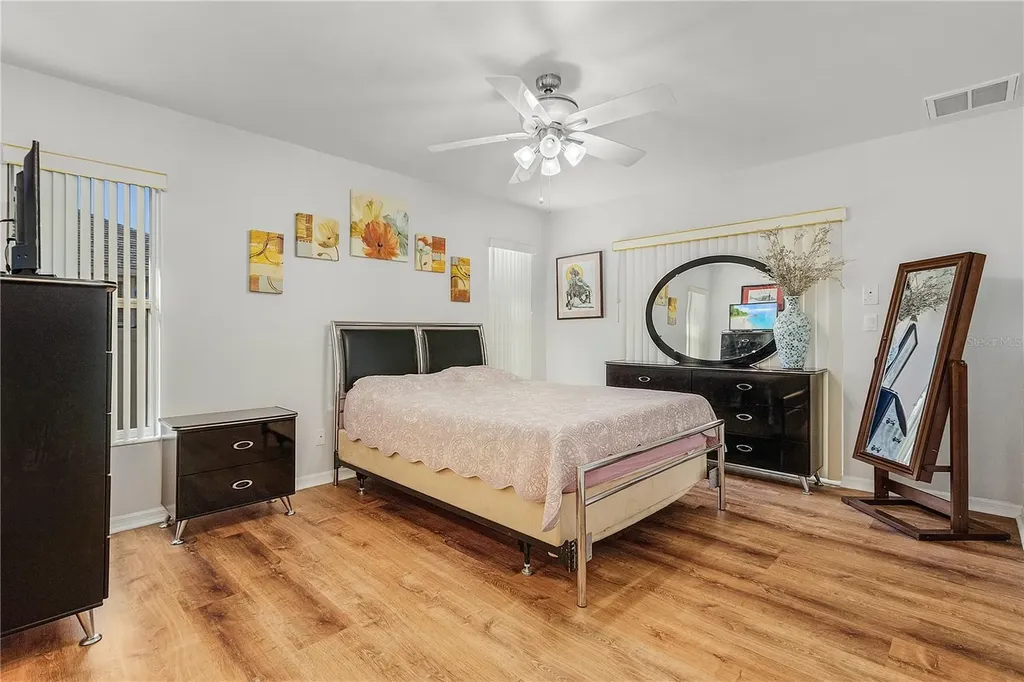 810 SW 10th Place Cape Coral FL 33991