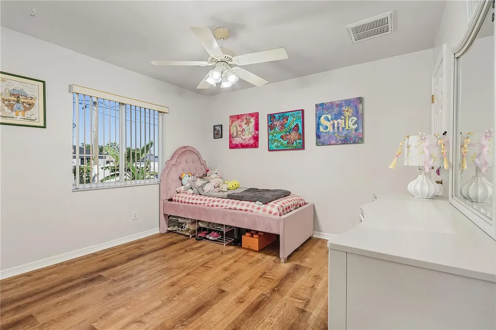 810 SW 10th Place Cape Coral FL 33991