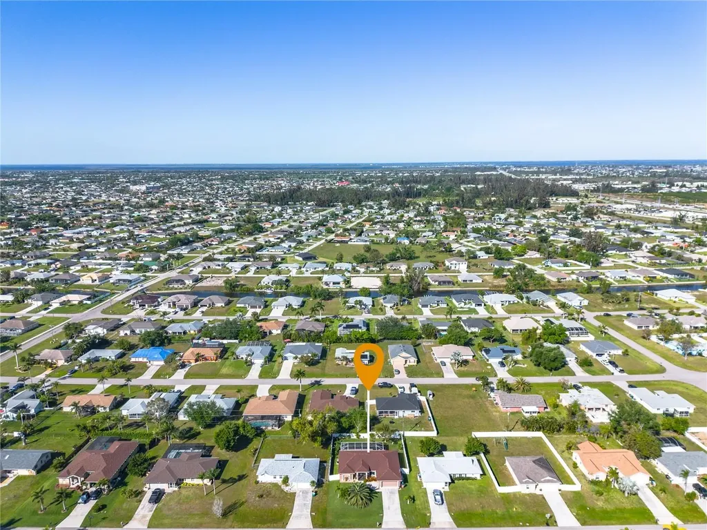 810 SW 10th Place Cape Coral FL 33991