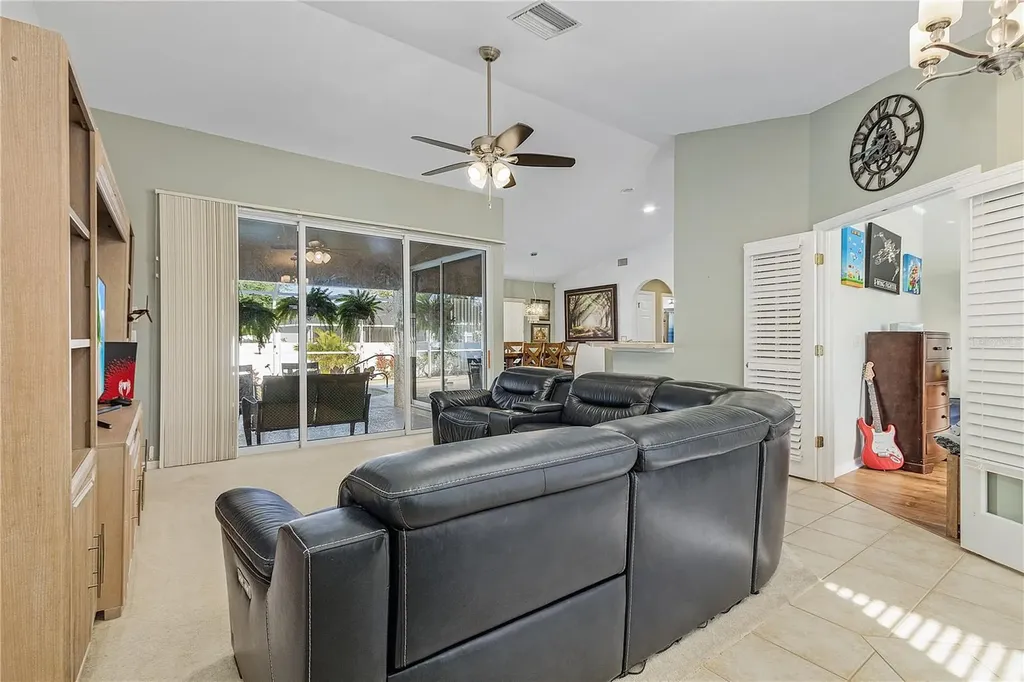 810 SW 10th Place Cape Coral FL 33991