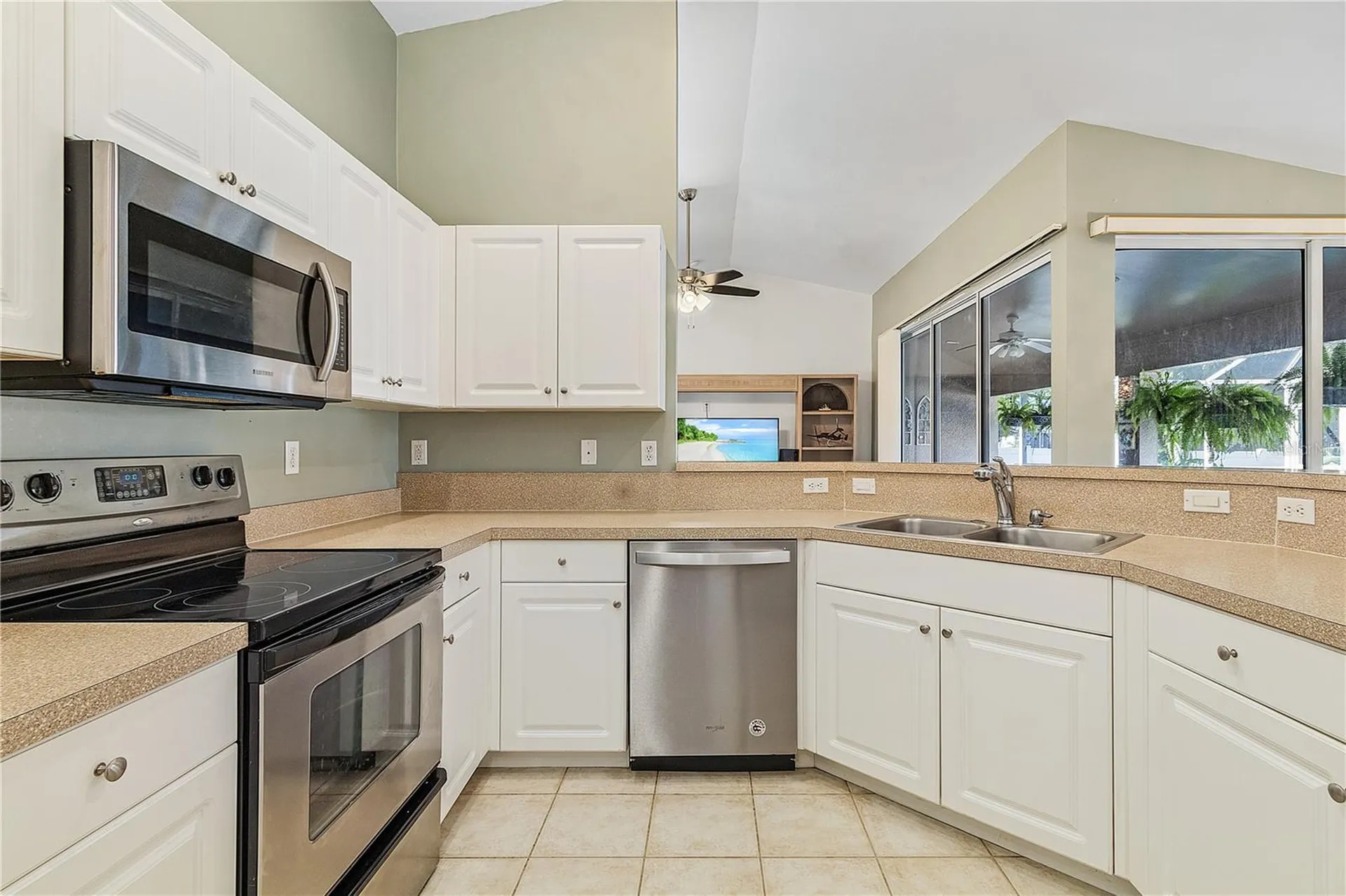 810 SW 10th Place Cape Coral FL 33991